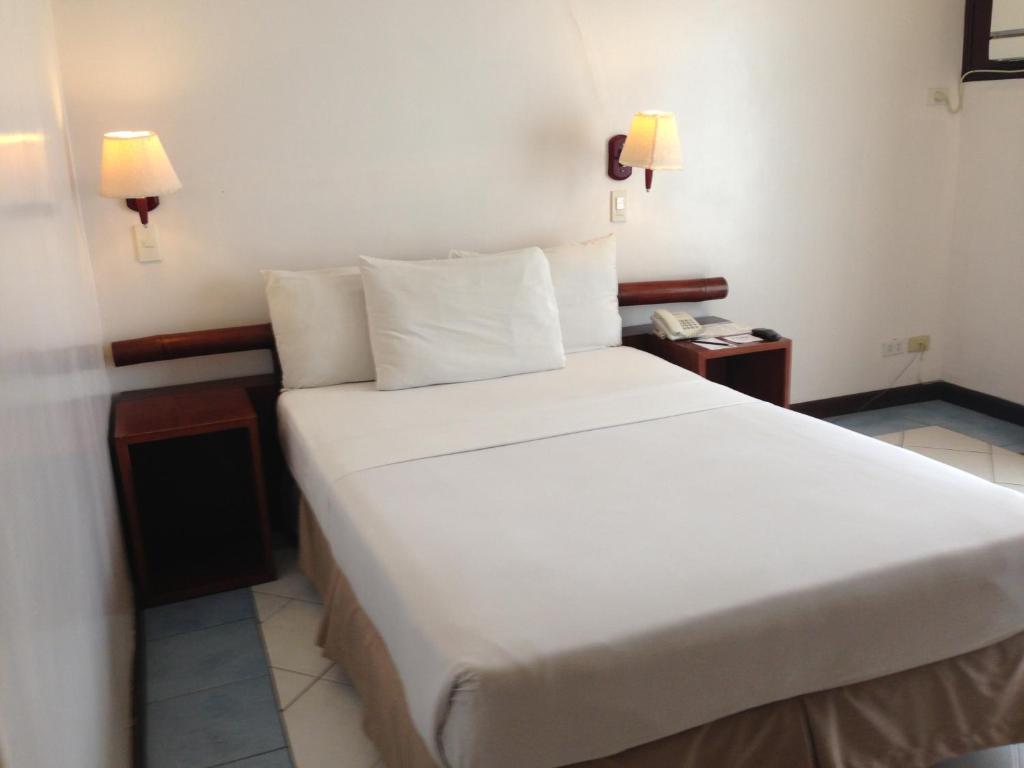 Soledad Suites Panglao Exterior foto
